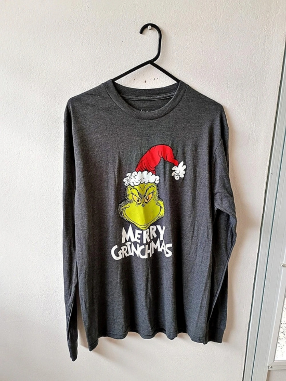 Dr. Seuss The Grinch Merry Grinchmas Long Sleeve Graphic Tee Gray Medium